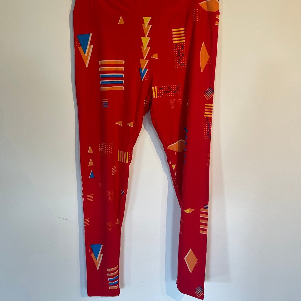 Red geometric patterned leggings in Tall & Curvy. NEVER WORN! 20% off 3+ items
